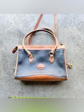 Vintage Dooney & Bourke Pebbled leather handbag Satchel